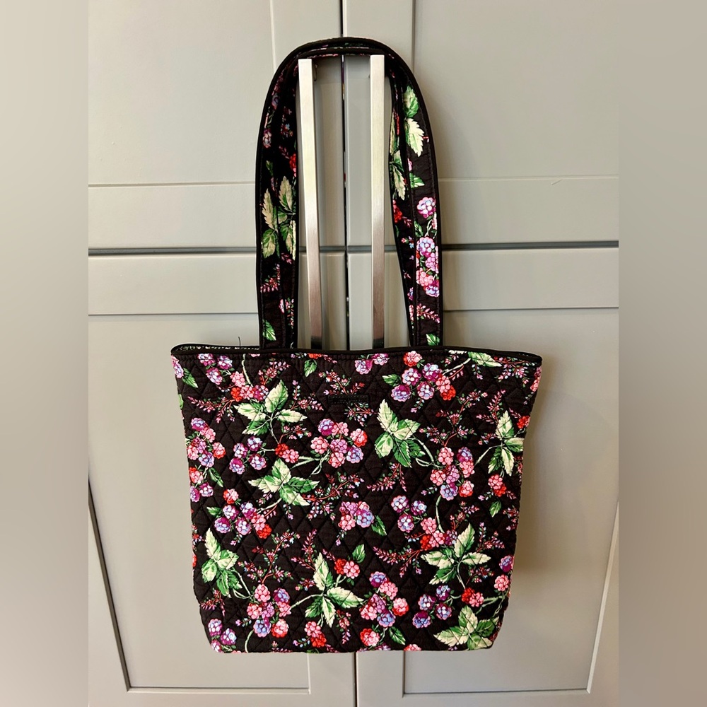 Vera Bradley Tote purse with  magnetic snap closure